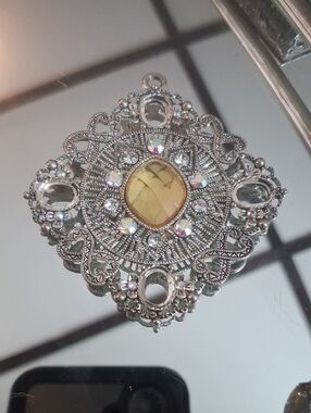 LOrnate Filgaree Silver-Tone Pendant with Yellow Center Gem